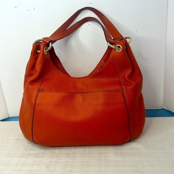 Michael Kors Hobo carryall in tangerine pebbled leather with tassel - Picture 4 of 10